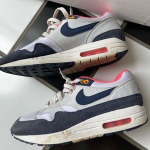 Nike Airforce 1 navy and pink